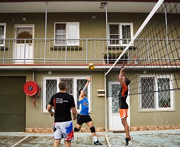 On February 13, on the occasion of Russia’s Diplomats Day a friendly volleyball match was held in Kampala