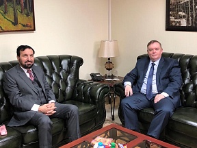 On the meeting between Russian Ambassador Vladlen Semivolos and Pakistani High Comissioner in Uganda Muhammad Hassan Wazir